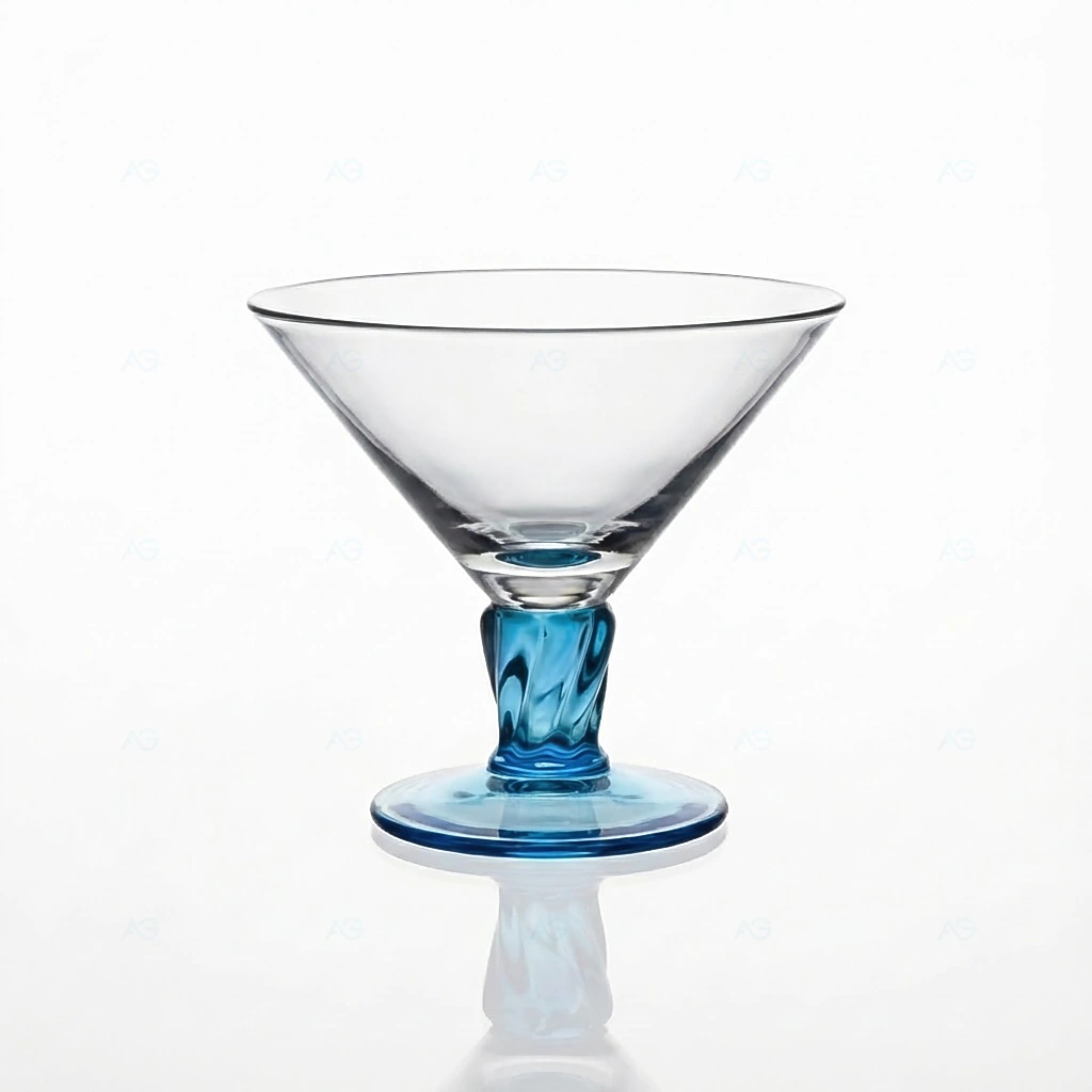 Handgefertigtes Eisglas Pescara türkisblau 170ml mit breitem V-Kelch und Milano-verwandtem gedrehtem Stiel von ADRIAGEL® - ideal für Tartufo und optisch vergrößerte kleine Portionen